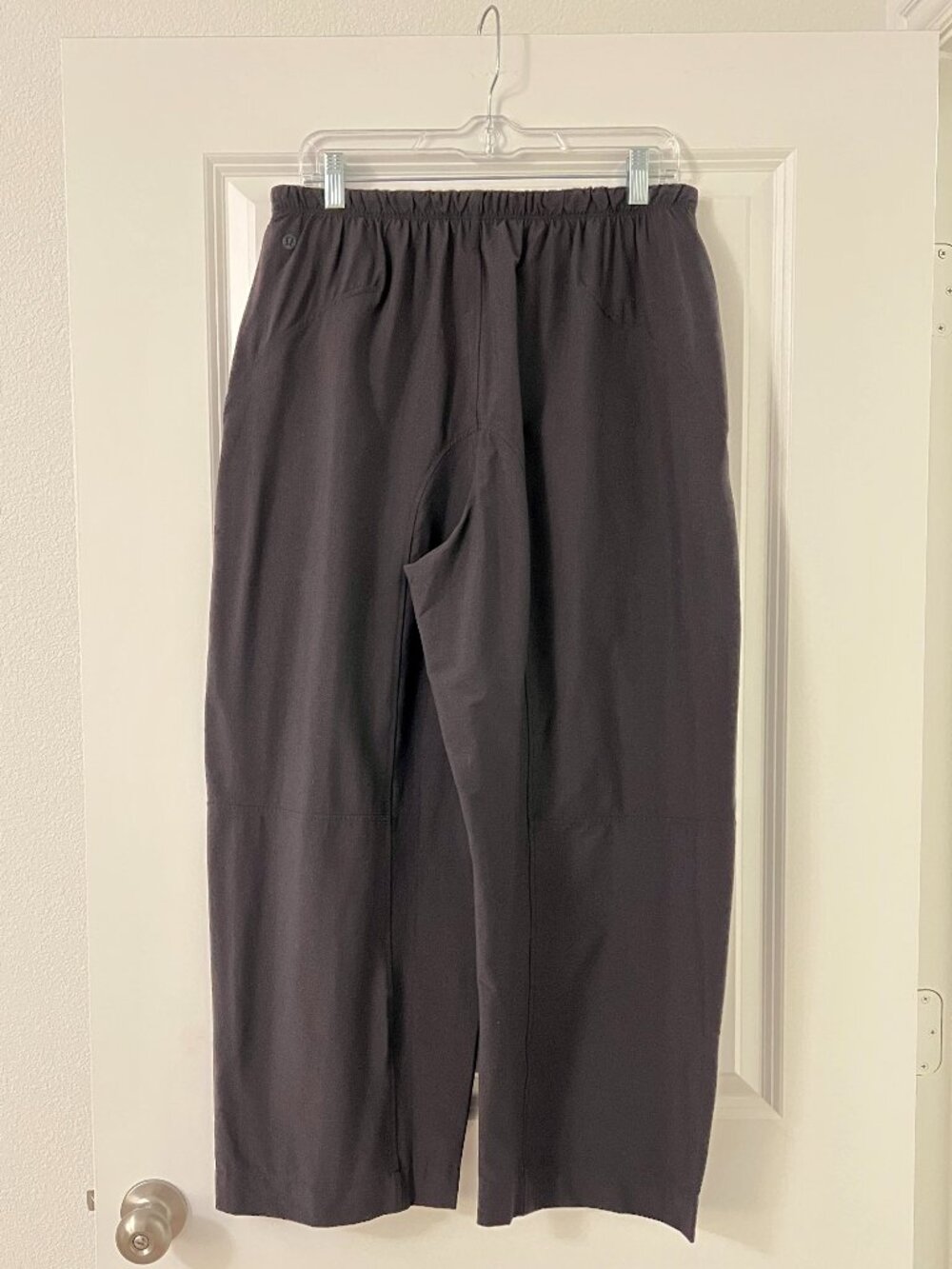 Lulu Lemon Black Lightweight Swift Barrel Leg Crop Pants, NEW - Picture 4 of 4